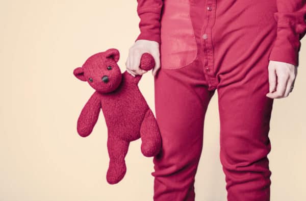 Abogado de Abuso Sexual Infantil en San Diego 7 Niño sosteniendo osito de peluche