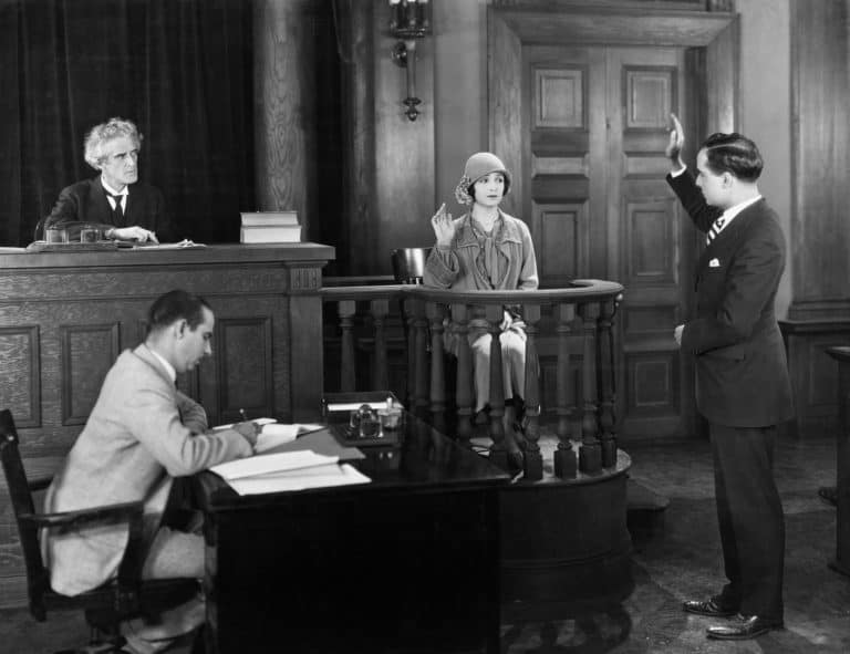 defense lawyer vs prosecutor